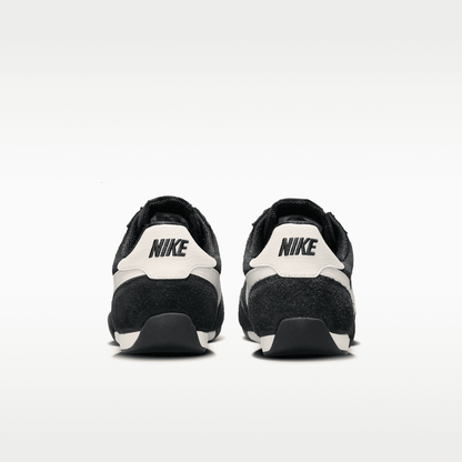 Black/Sail