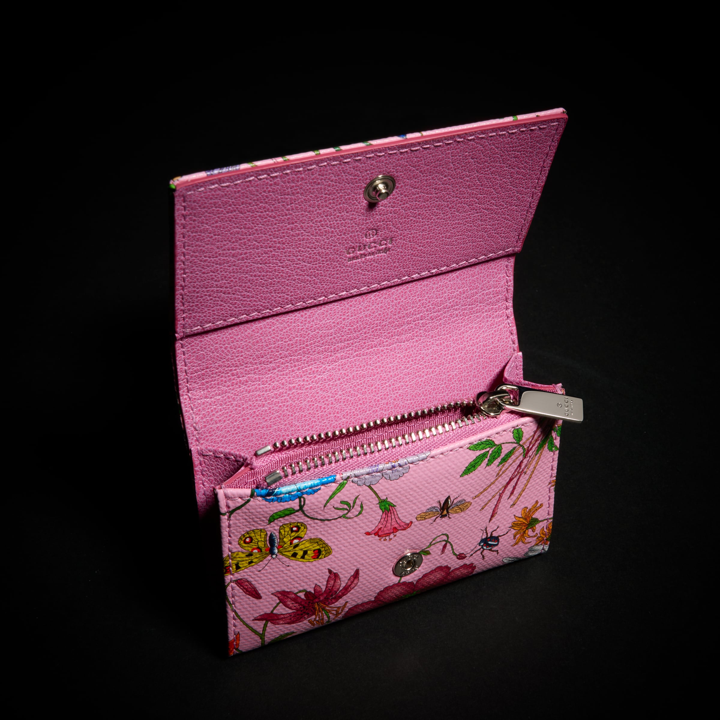 lona rosa y multicolor
