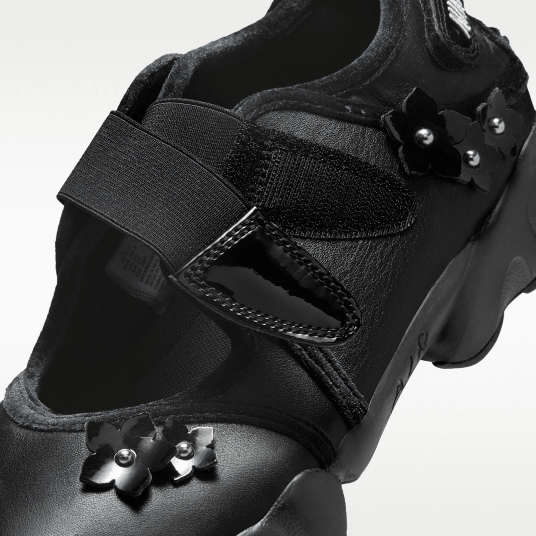 Black/Wolf Grey/Metallic Silver