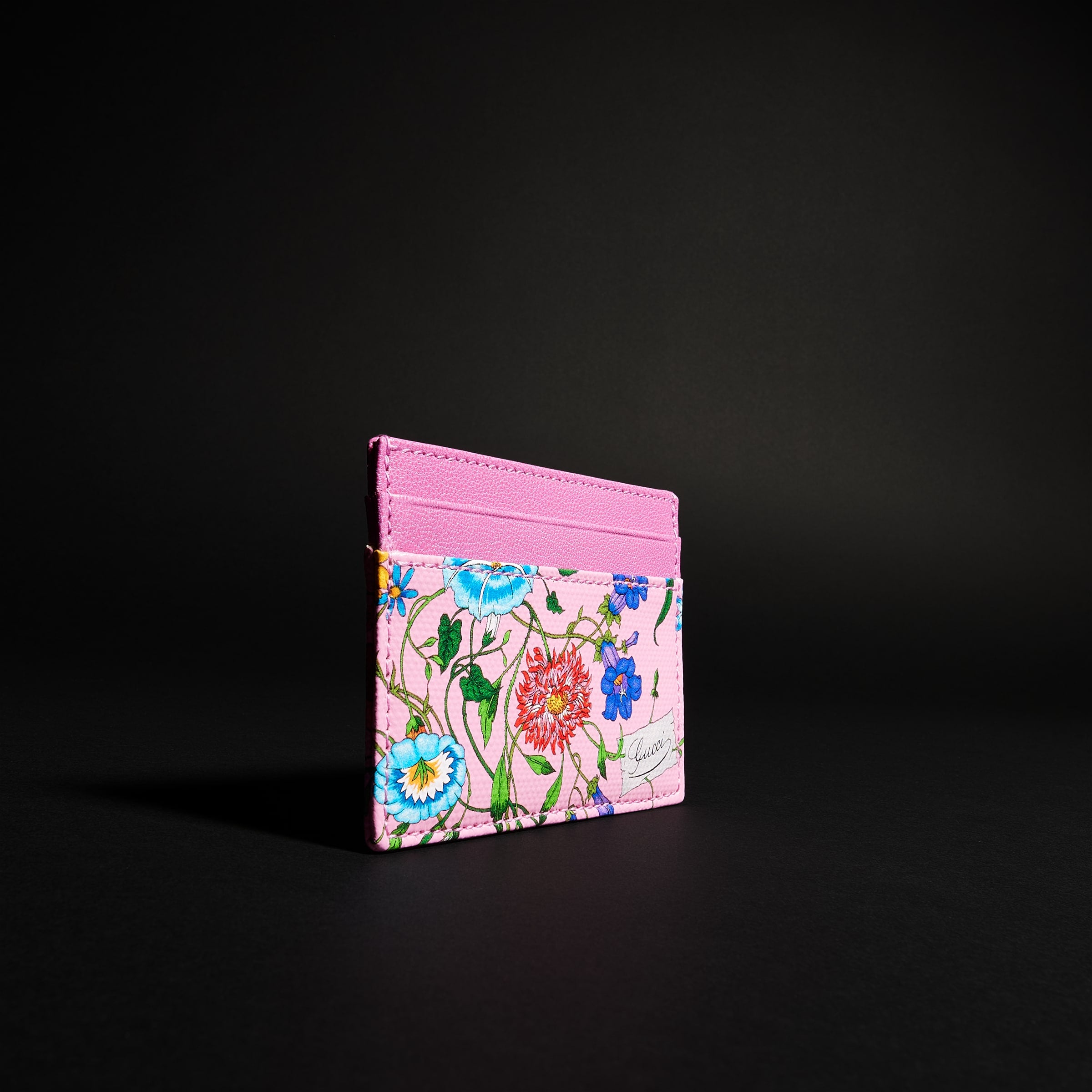 lona rosa y multicolor