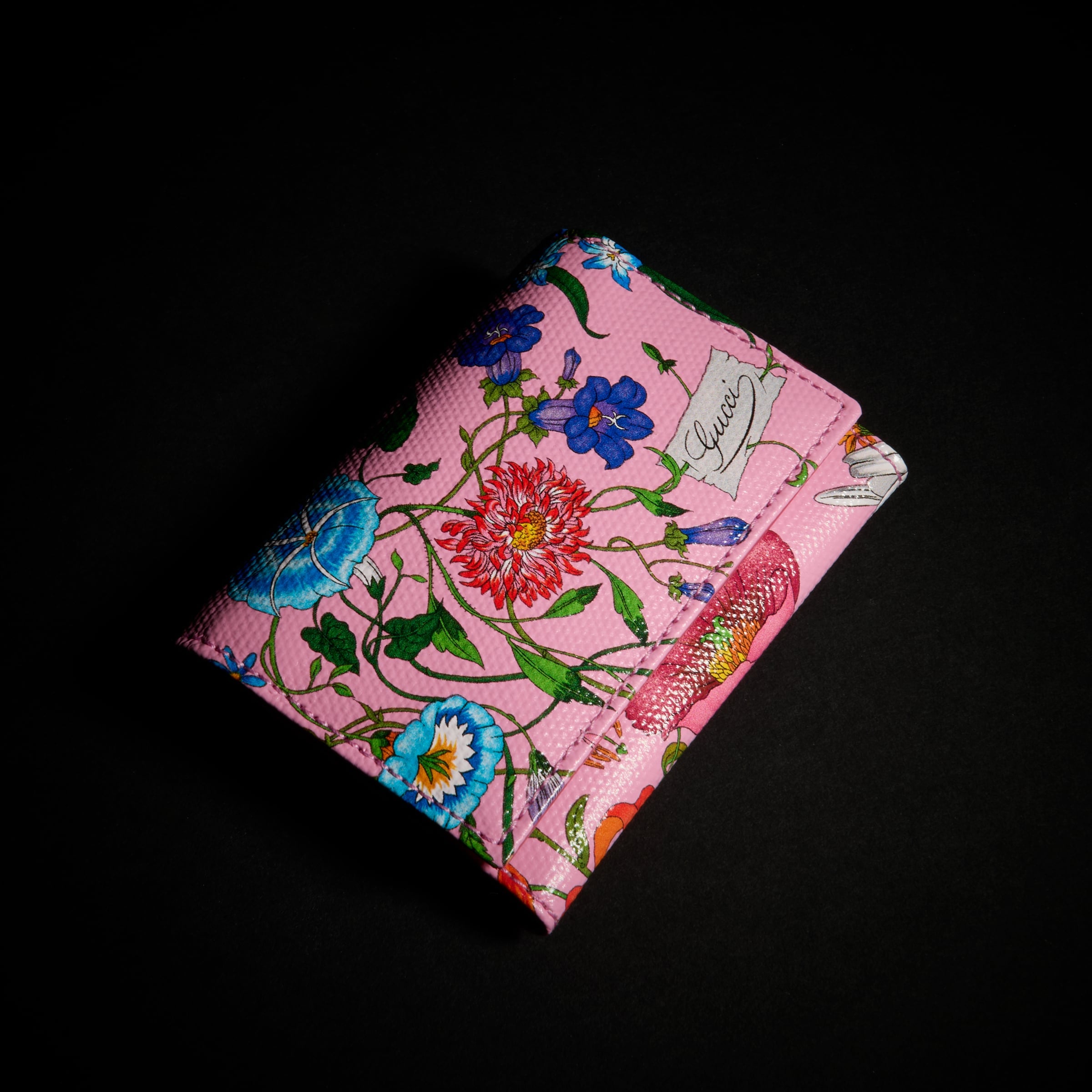 lona rosa y multicolor