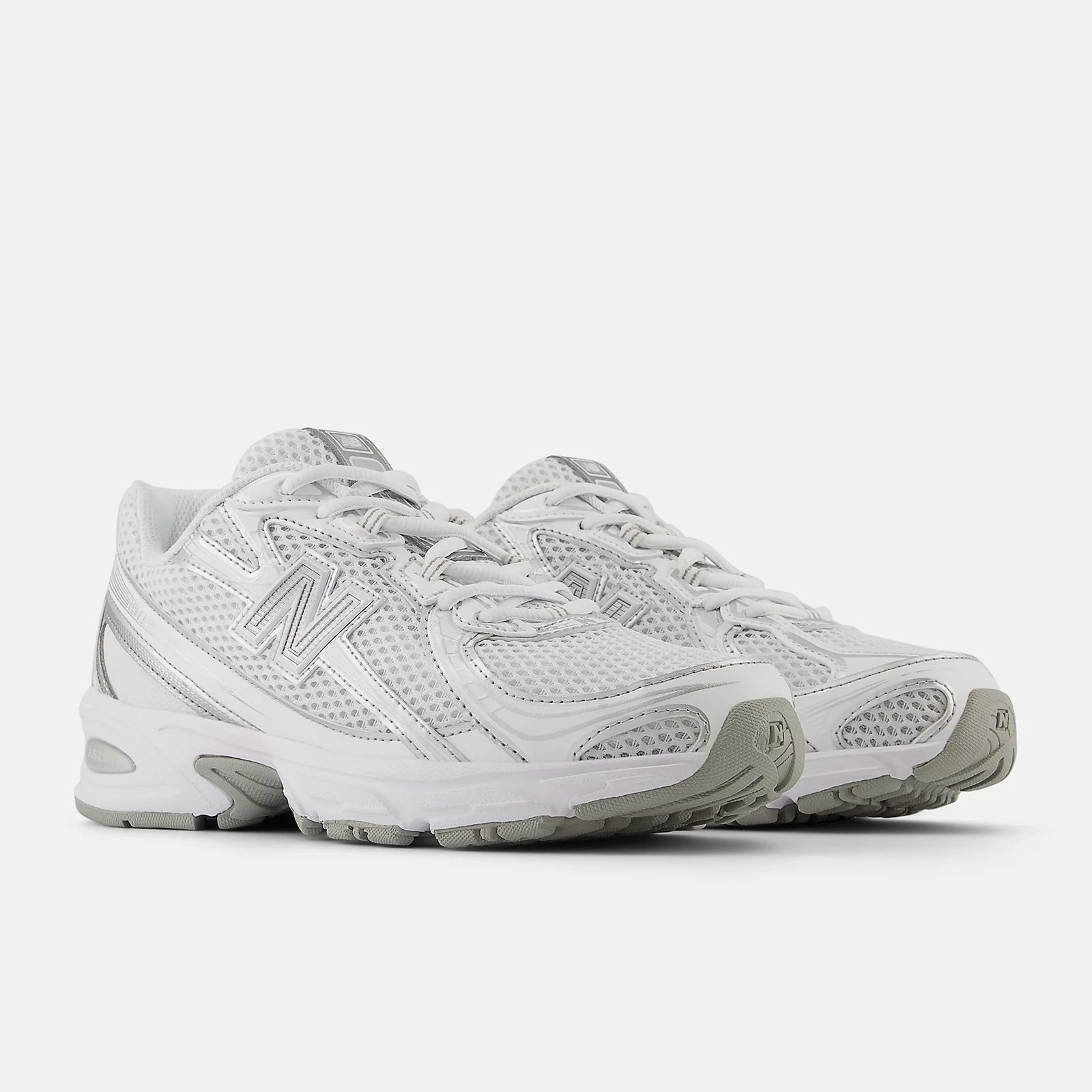 White With Metallic Silver 877 C And Reflection