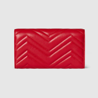 piel en rojo brillante