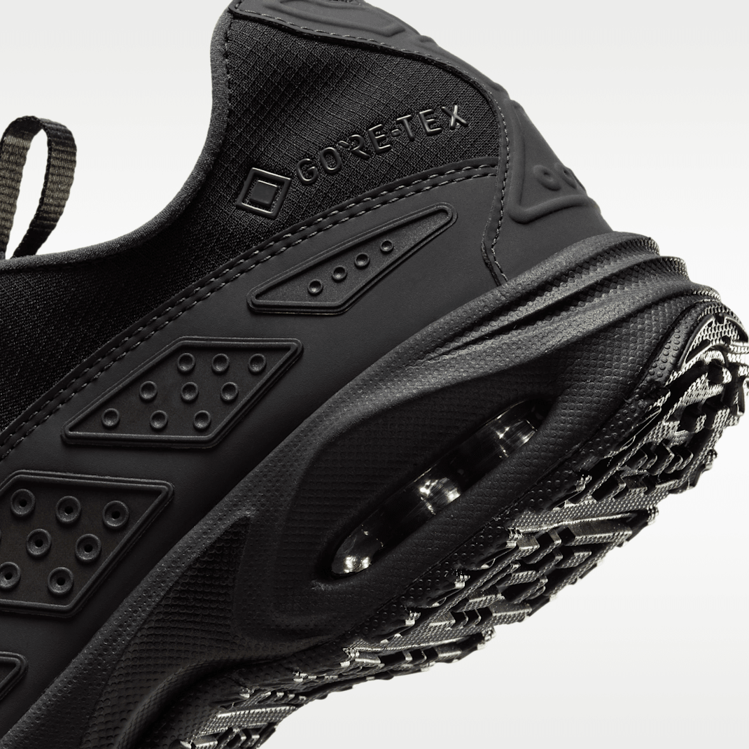Black/Dark Smoke Grey