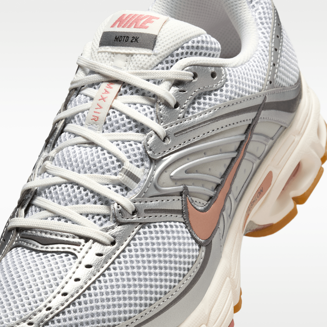 White/Metallic Silver/Metallic Dark Grey/Metallic Red Bronze
