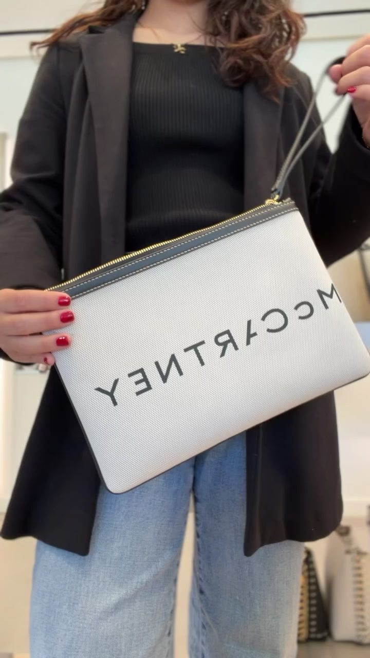 تحميل الفيديو: Stella McCartney Logo Zip Pouch - White/Navy