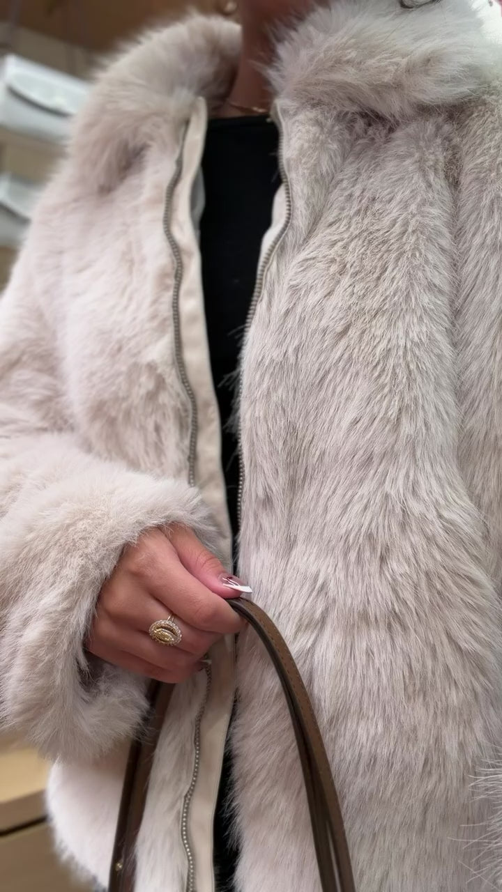 تحميل الفيديو: Emerson Smooth Convertible Shoulder Bag