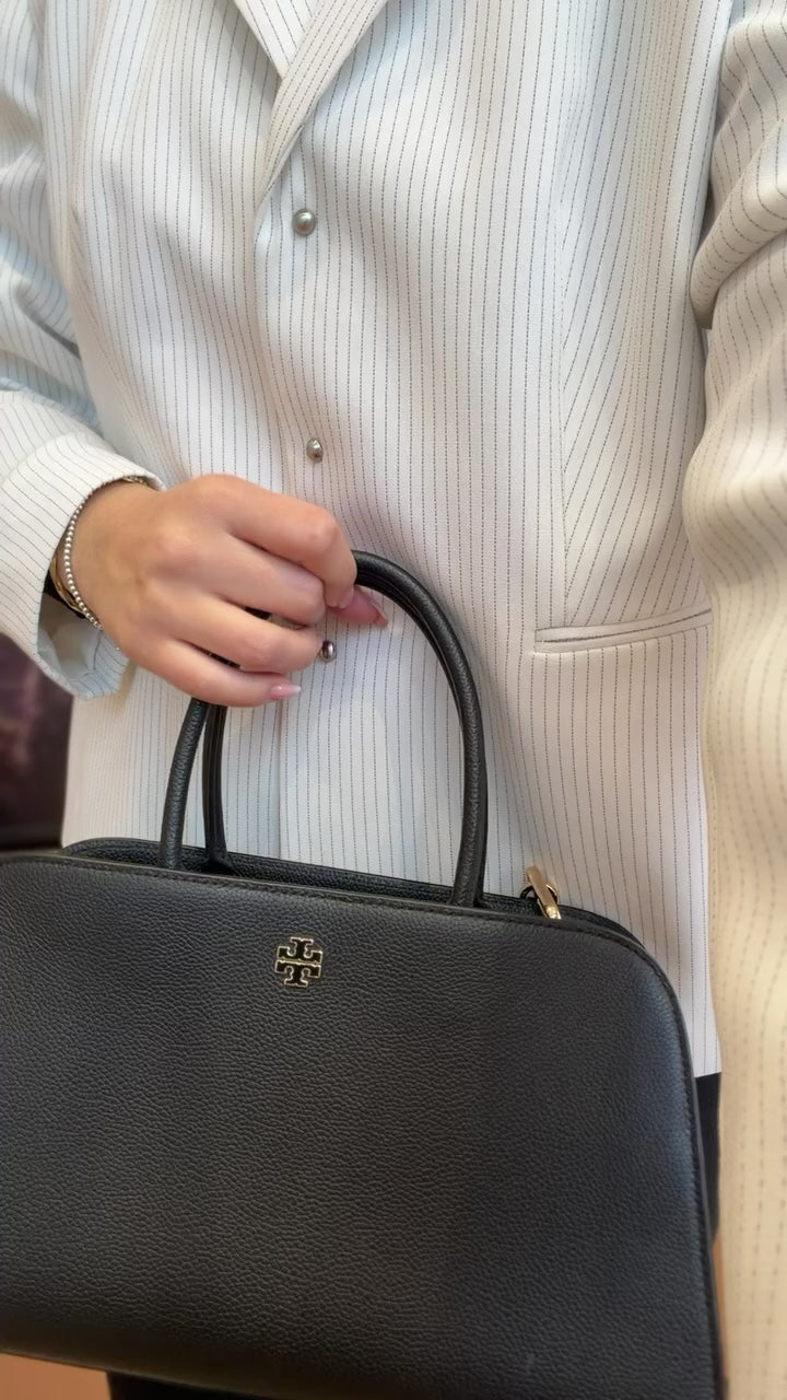 تحميل الفيديو: Britten Satchel